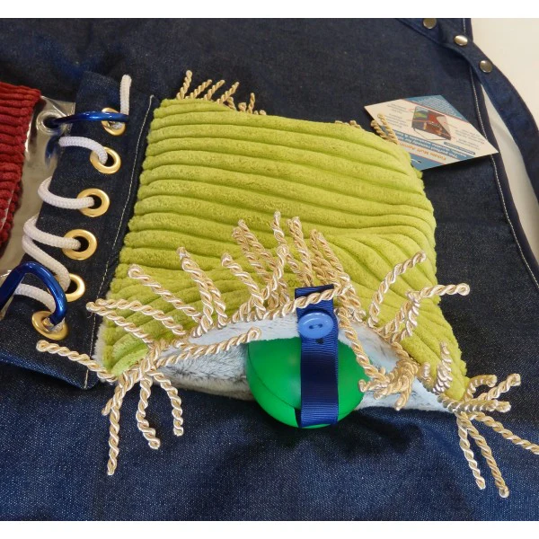 Fiddle Muff Activity Apron - Image 3